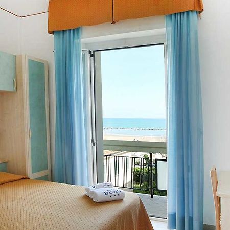 Hotel Dolores Rimini Bagian luar foto