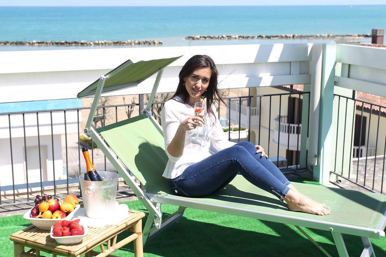 Hotel Dolores Rimini Bagian luar foto