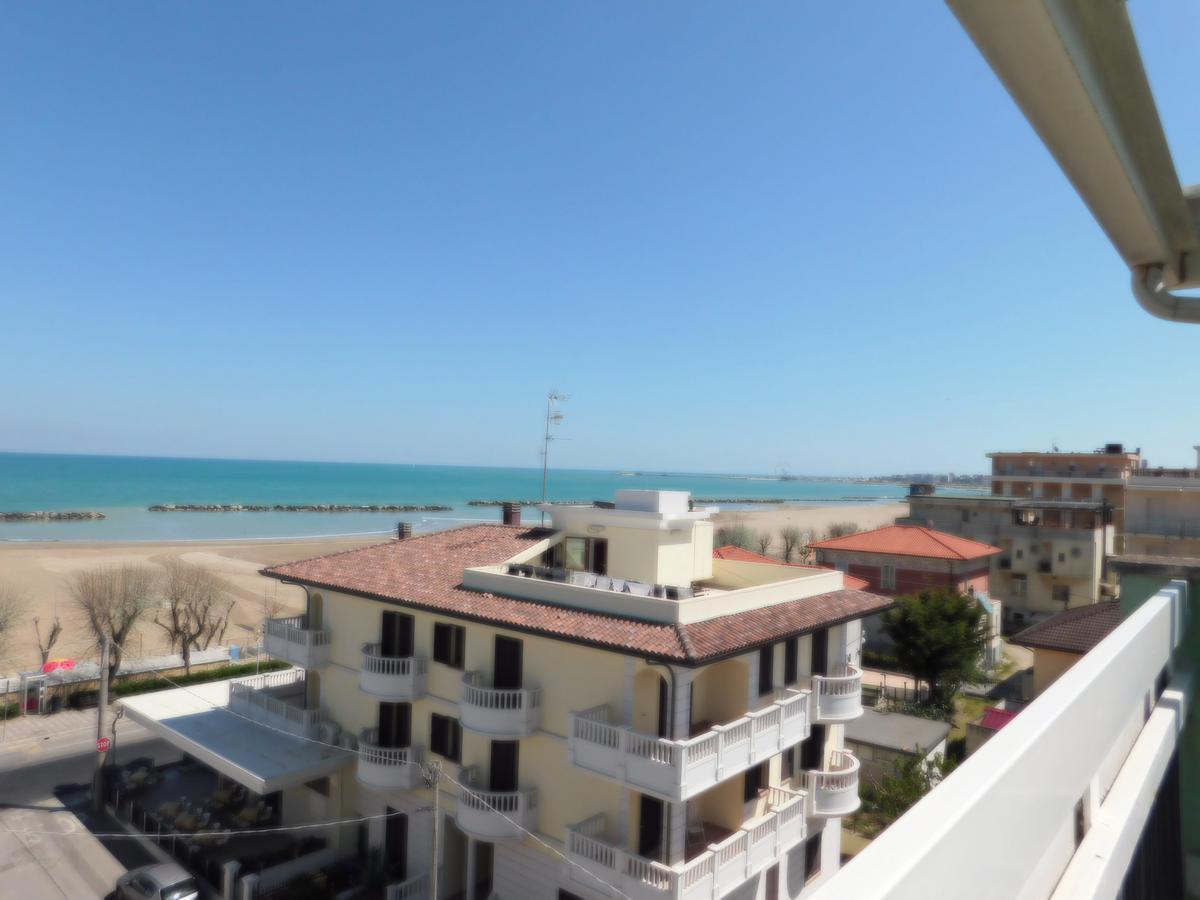 Hotel Dolores Rimini Bagian luar foto