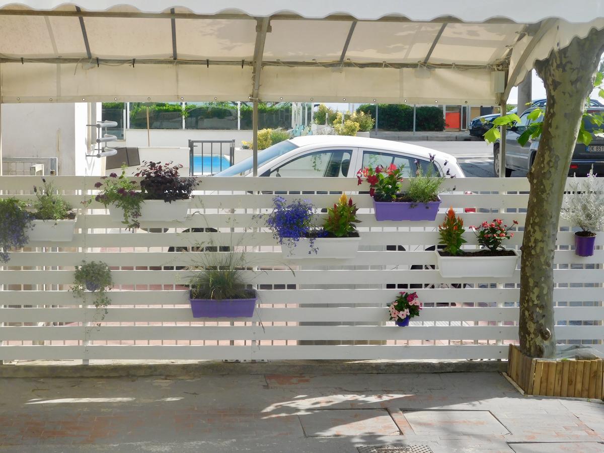 Hotel Dolores Rimini Bagian luar foto
