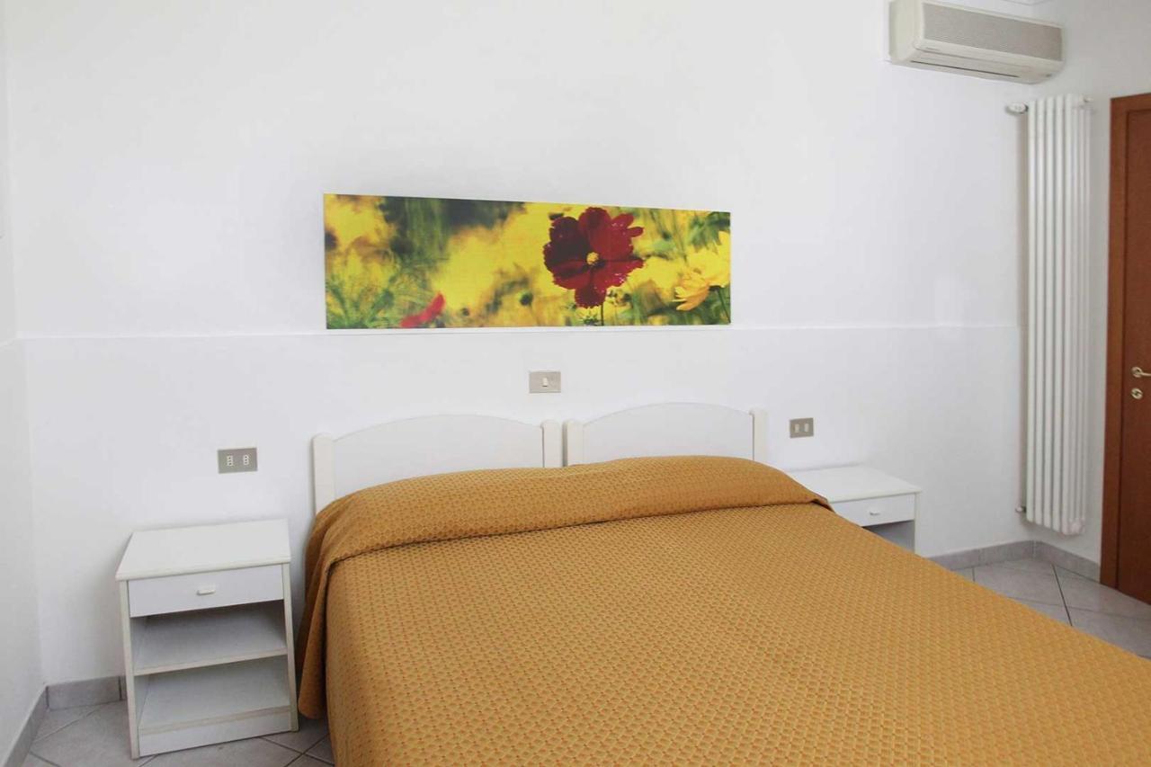 Hotel Dolores Rimini Bagian luar foto