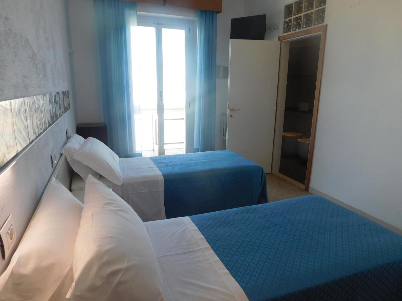 Hotel Dolores Rimini Bagian luar foto