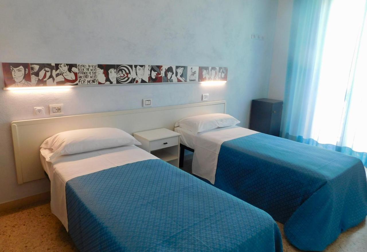 Hotel Dolores Rimini Bagian luar foto