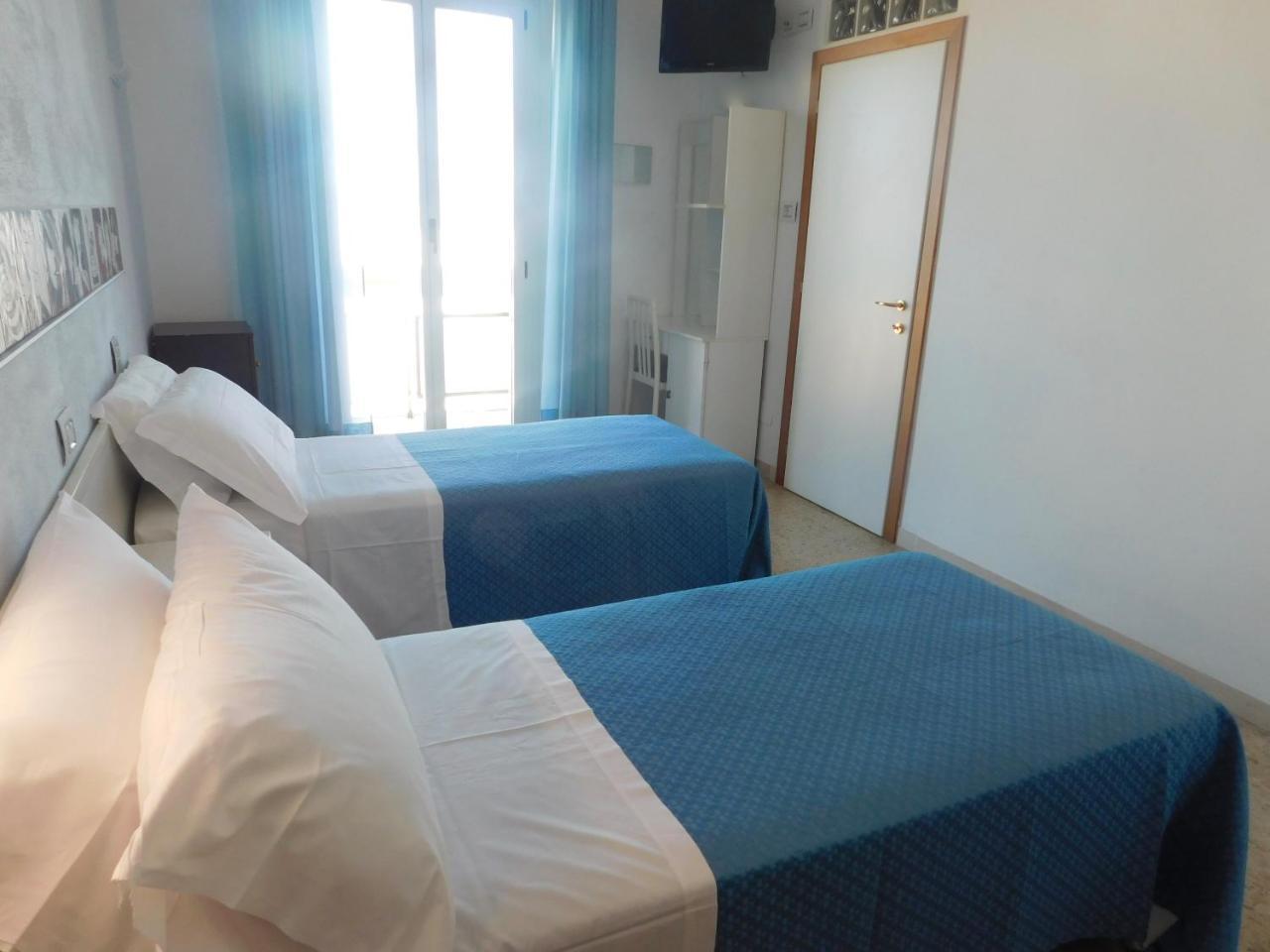 Hotel Dolores Rimini Bagian luar foto